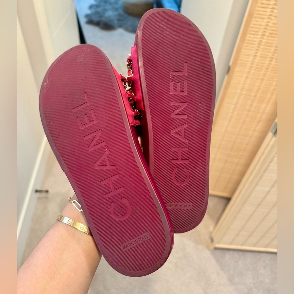 SOLD x CHANEL▪️Tropiconic Gold Logo Charm Chain Slides - Picture 8 of 10